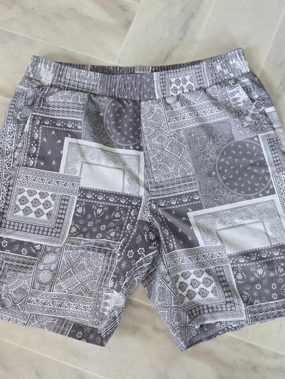 SHEIN Mens Paisley Bandana Shorts
